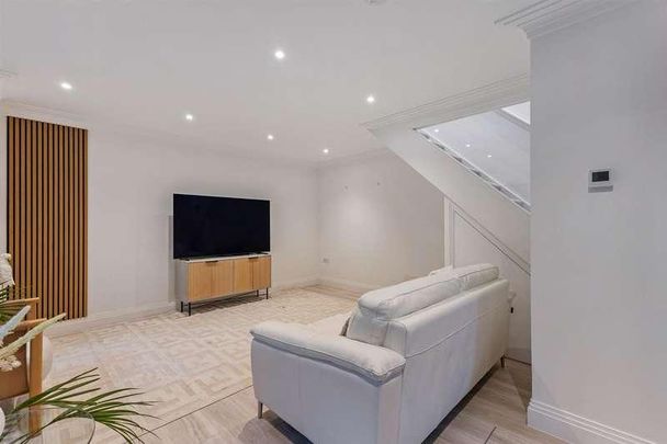 Prince Albert Drive, Ascot, SL5 - Photo 1