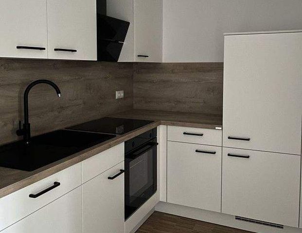 Wohntraum im Erstbezug! Fußbodenheizung, EBK, modernes Bad, schöner Balkon! Lift! - Photo 1