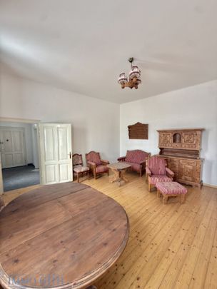 NAHE MARKTPLATZ PERCHTOLDSDORF: CHARMANTE 2-ZIMMER-ALTBAUWOHNUNG IN RUHIGER HOFLAGE MIT SEPARATER KÜCHE & BEGEHBAREM SCHRANKRAUM IM HISTORISCHEN „EISENBÖCKHOF"! - Photo 1