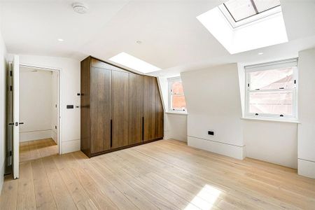 4 bedroom mews to rent - Photo 2