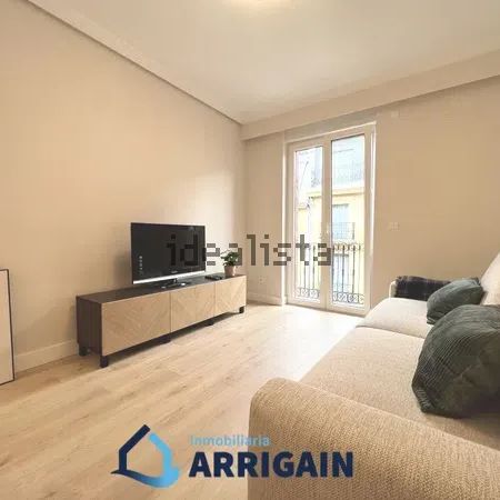 Alquiler de piso en Calle Arrasate - Photo 1