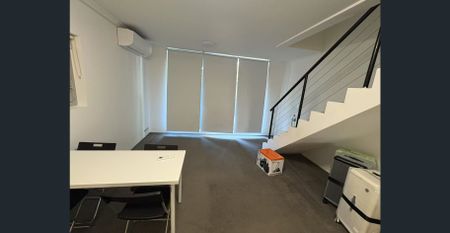 🏡【Bright North-Facing Split-Level Apartment | Prime Waterloo Location | Near USYD / UNSW / UTS】! Available From 01/12/2025 To 05/02/2026. - Photo 5