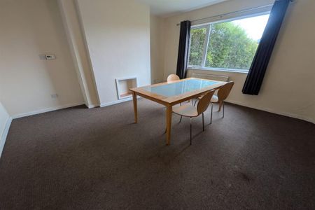 4 bedroom semi-detached house to rent - Photo 2