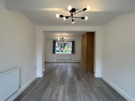 4 bedroom semi-detached house to rent - Photo 2