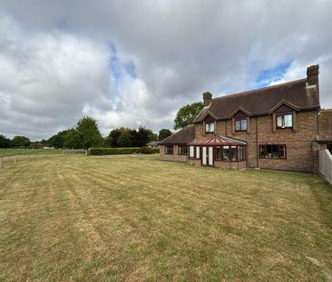 4 bedroom detached house to rent - Photo 2