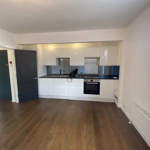 1 Bed Flat, Holmesdale Road, SE25 - Photo 2