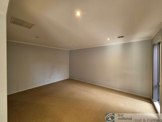 17 Rosling Lane, 3175, Dandenong Vic - Photo 1