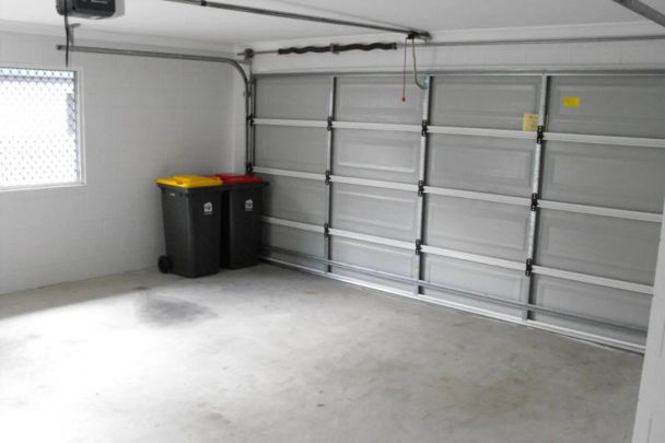 Neat, Bright and Well Presented - Quiet Court - Photo 1