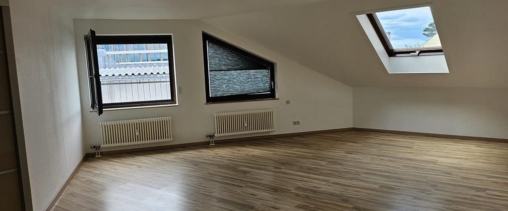 Sehr schöne und gut aufgeteilte renovierte 2,5 Zimmer Wohnung im Zentrum von Leonberg! - Photo 1