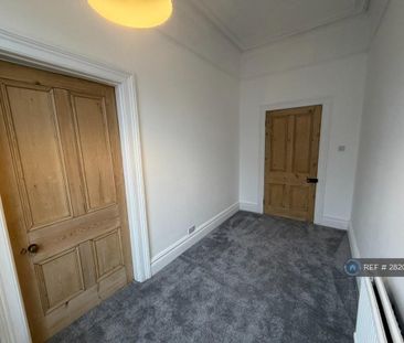 3 bedroom flat to rent - Photo 5