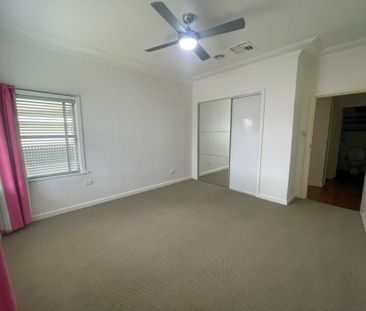 Spacious 4-Bedroom Home with Large Backyard and Outdoor Entertainin... - Photo 2