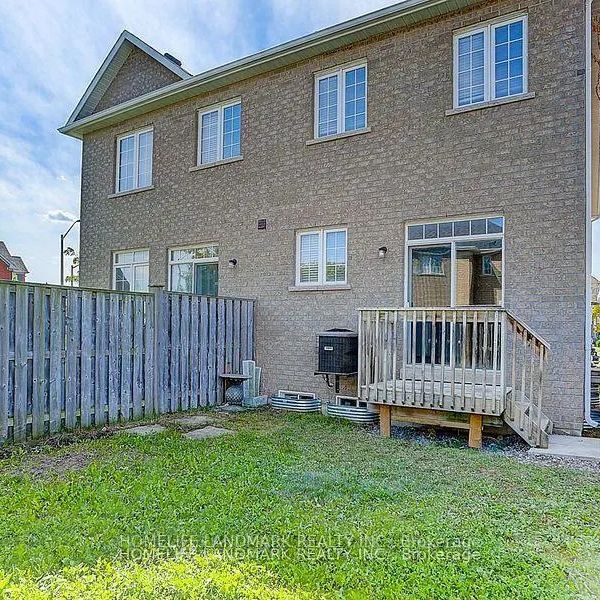 110 LAHORE CRESCENT - Photo 2