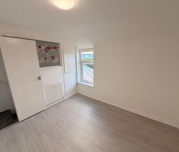 2 bedroom semi-detached house to rent - Photo 3