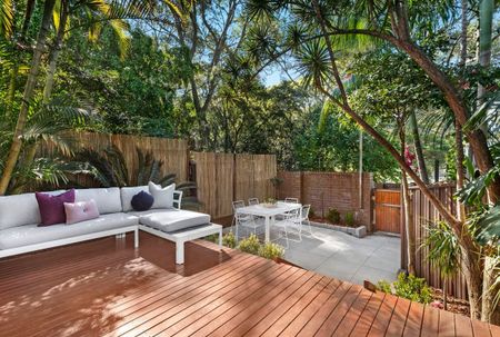 Modern & Ultra Convenient 2 Bedroom Townhouse - Photo 3