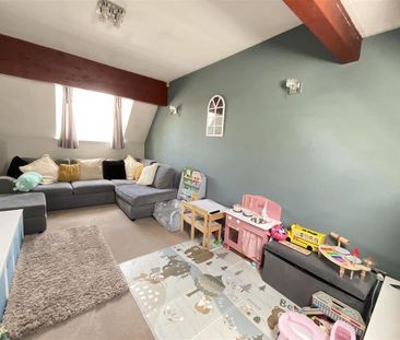 2 bedroom coach house to rent - Photo 1