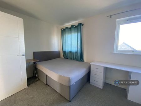 5 bedroom detached house to rent - Photo 3