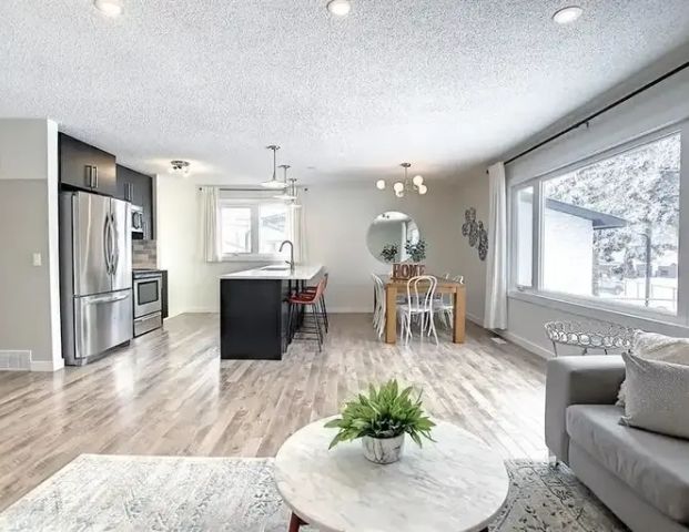 3-bedroom unit on quiet Cul-de-Sac in a calmful & friendly neighborhood | Dover Ridge Place SE, Calgary - Photo 1