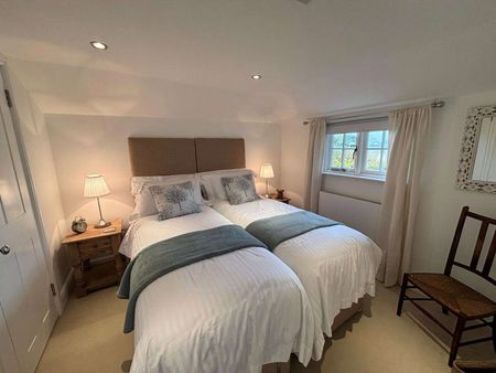 BILLS INCLUDED A charming fully furnished country cottage in the heart of Matfield - Photo 4