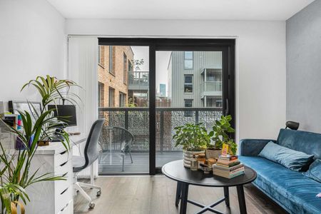 Modern one bedroom flat in a loft-style apartment development. - Photo 5
