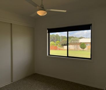 Large, Classy and Family friendly home - Photo 3