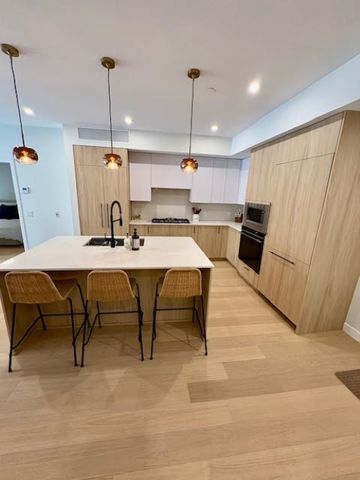 Stunning Top Floor Unit – ZARA 2 - Photo 2