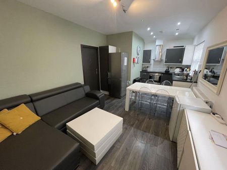 1 bedroom in a house share to rent - Photo 3