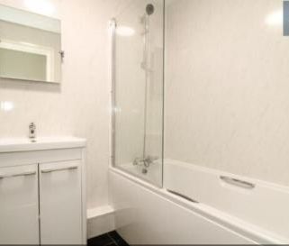 2 bedroom Flat To Let - Photo 3