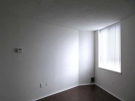 For Lease - 270 Queens Quay Unit# 2702, Toronto, Ontario - Photo 3