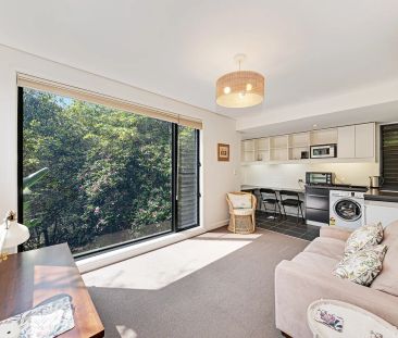 Fully Furnished One Bedroom Apartment In Ideal Location - Photo 2