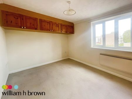 Friday Wood Green, Colchester - Photo 2