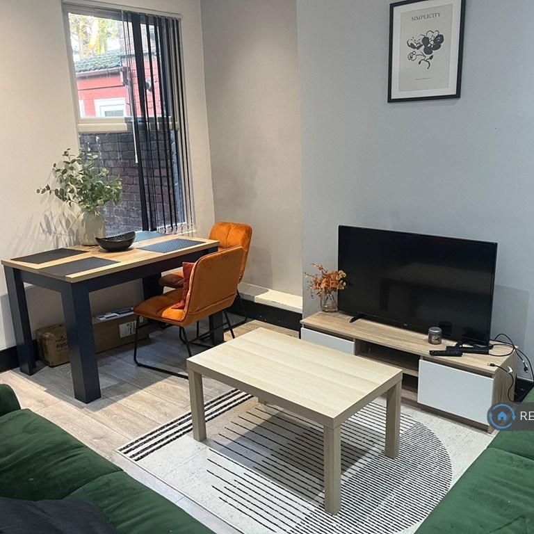 1 bedroom in a house share to rent - Photo 1