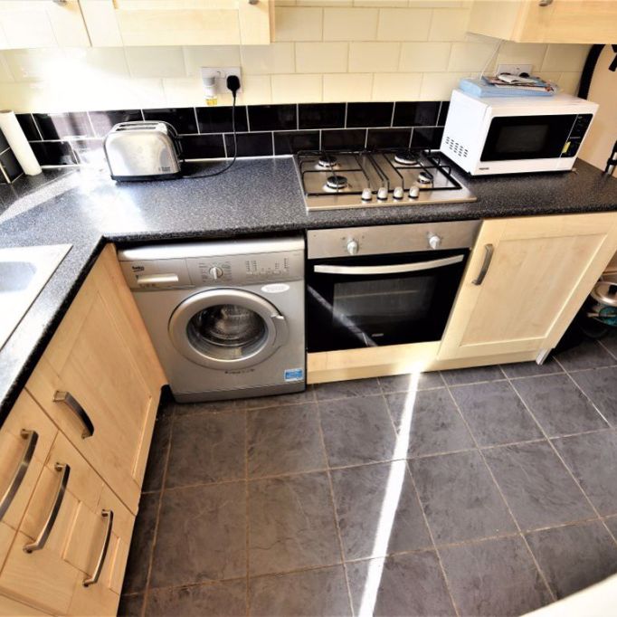 2 bedroom House in Hyde Park, Leeds - Photo 1