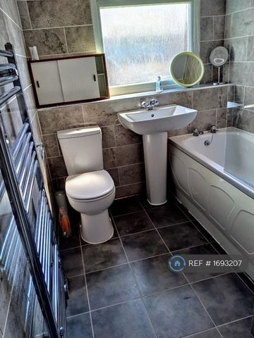 3 bedroom terraced house to rent - Photo 4