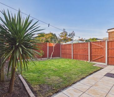 Hamilton Close, Feltham,TW13 - Photo 1