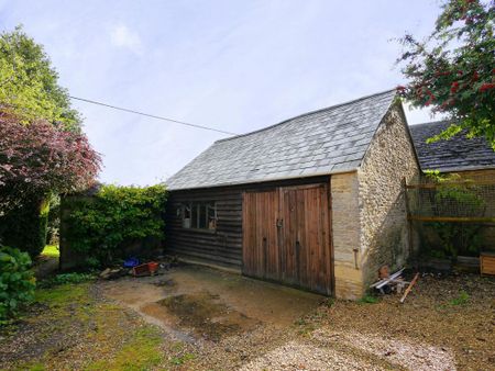 4 bedroom detached house to rent - Photo 2