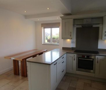 2 bedroom end of terrace house to rent - Photo 1