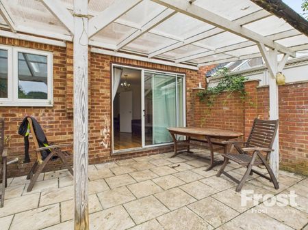 Smiths Lane, Windsor, Berkshire,SL4 - Photo 3