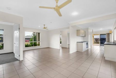 Spacious 4-Bedroom Family Home - Close to Woolworths Gordonvale - Photo 4