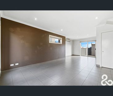 11/335 Grand Boulevard, Craigieburn, Vic 3064 - Photo 4
