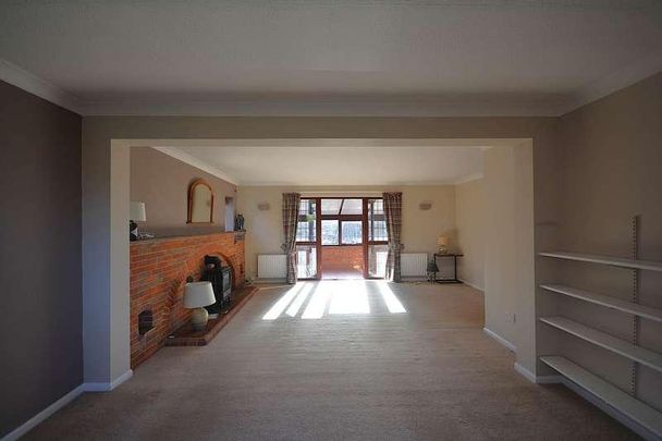 Oak Lane, Bellingdon, HP5 - Photo 1