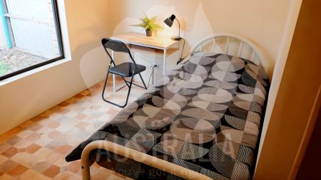 Private room with own bathroom - Photo 2