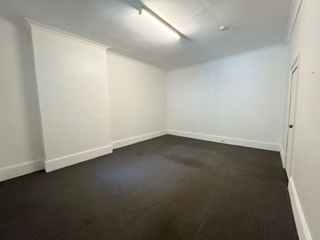 Comfortable One-Bedroom Unit - Photo 2