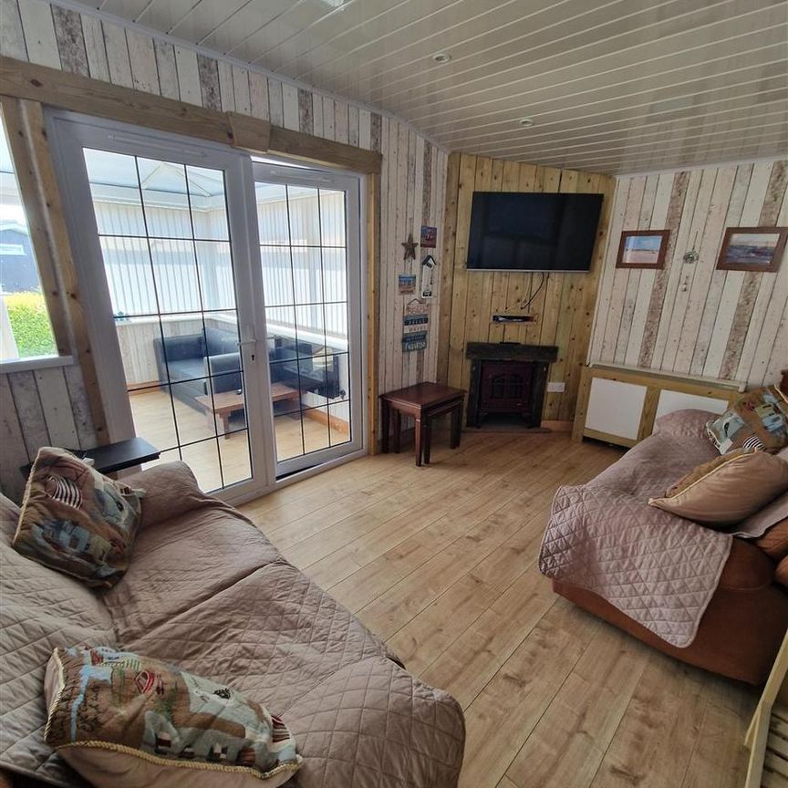 3 bedroom detached bungalow to rent - Photo 1