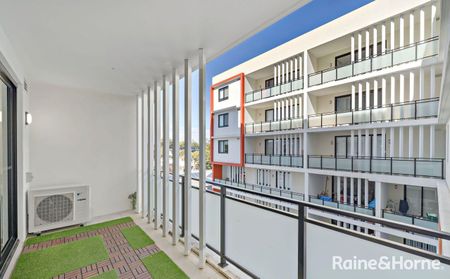 Impressive and Spacious Apartment - Photo 2