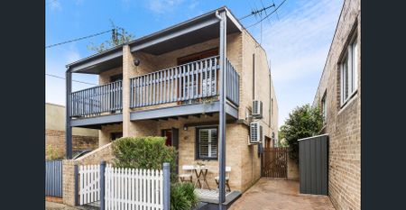 Stylish and Contemporary Home - Photo 2