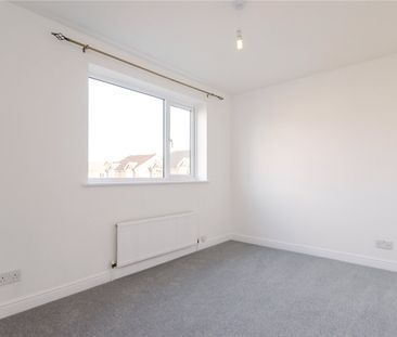 2 bedroom semi-detached house to rent - Photo 6
