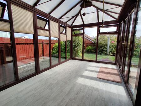 4 bedroom detached house to rent - Photo 2