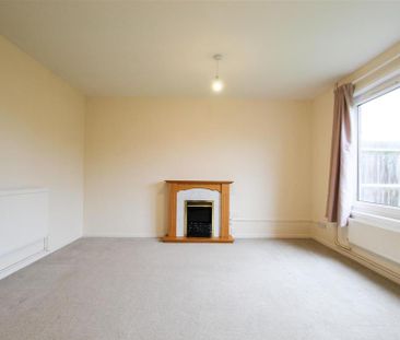 4 bedroom end of terrace house to rent - Photo 2