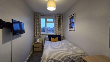 6 bedroom terraced house to rent - Photo 5