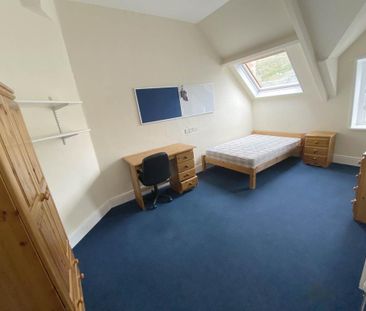 3 bedroom flat to rent - Photo 2